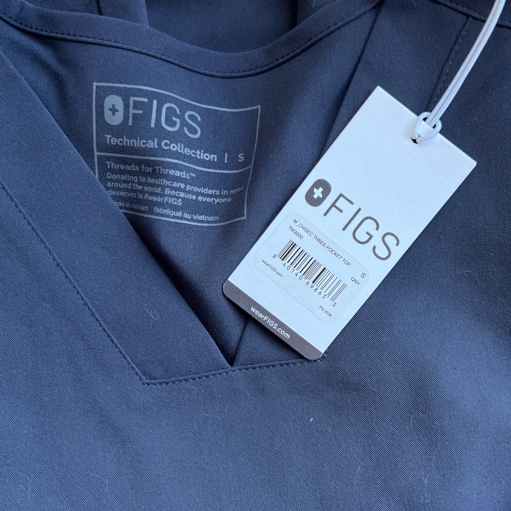 Figs small men’s joggers and top